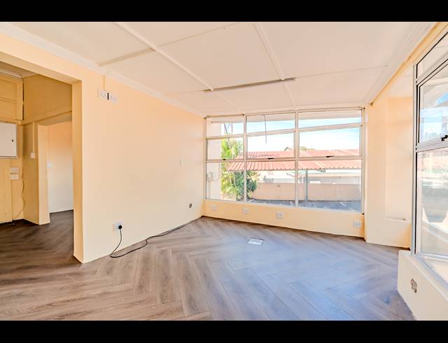 200M² OFFICE FOR SALE IN ESSENWOOD